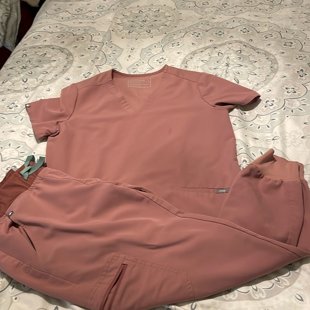 Figs scrubs